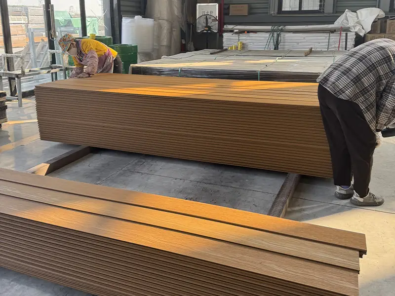 Picture of workers packing plastic wood boards in LEBK factory