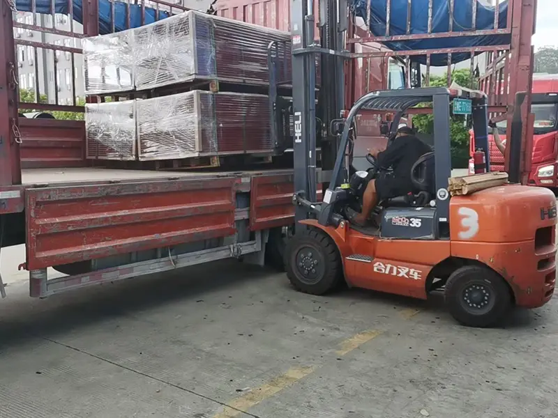 The picture of a forklift delivering plastic wood boards onto a truck